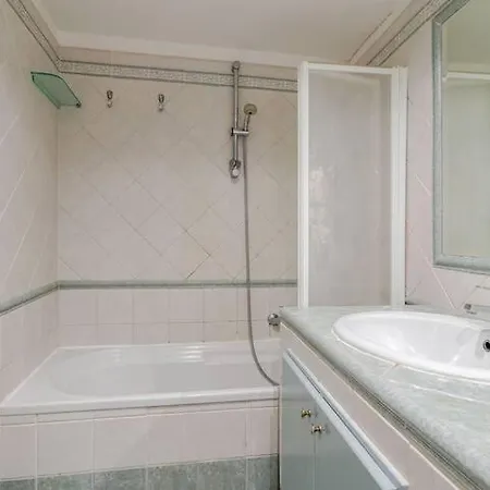 Casa * Торваяника